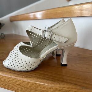 white leather heels 37.5 
heel height 8 cm